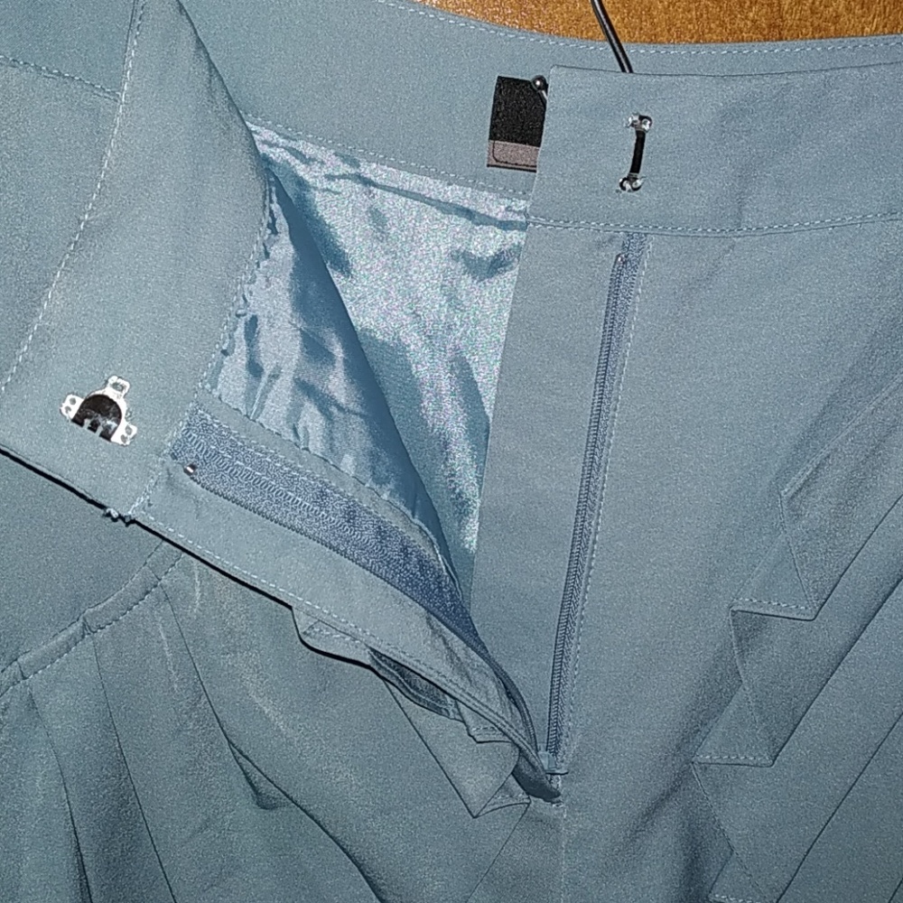 Shorts - Picture 6 of 7